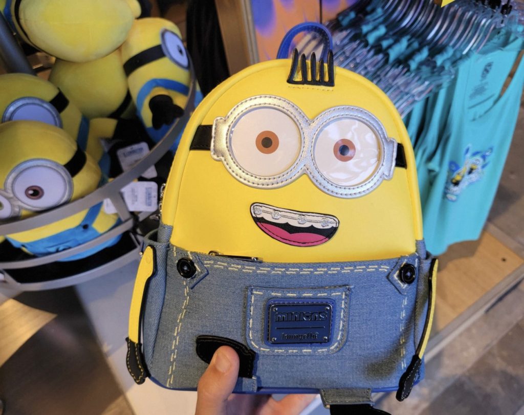 can you take a backpack into universal studios