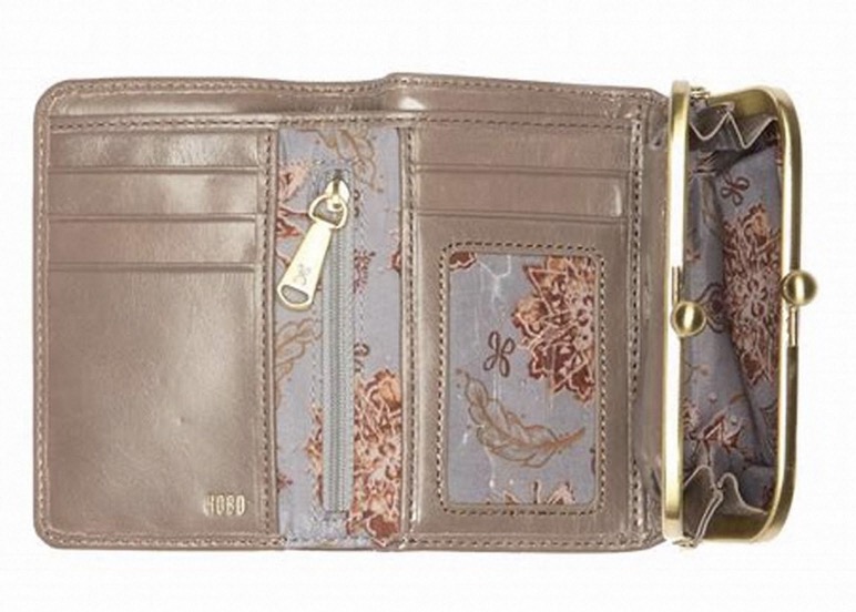 Hobo Wallets: Your Ultimate Accessory for Style and Organisation插图3