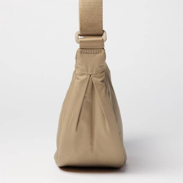 uniqlo round mini shoulder bag