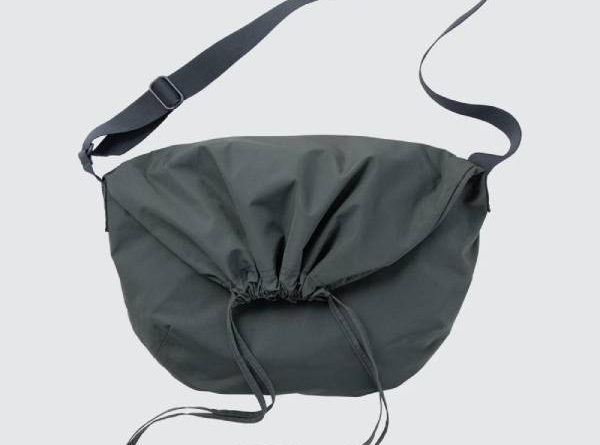 uniqlo drawstring shoulder bag