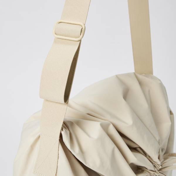 uniqlo drawstring shoulder bag